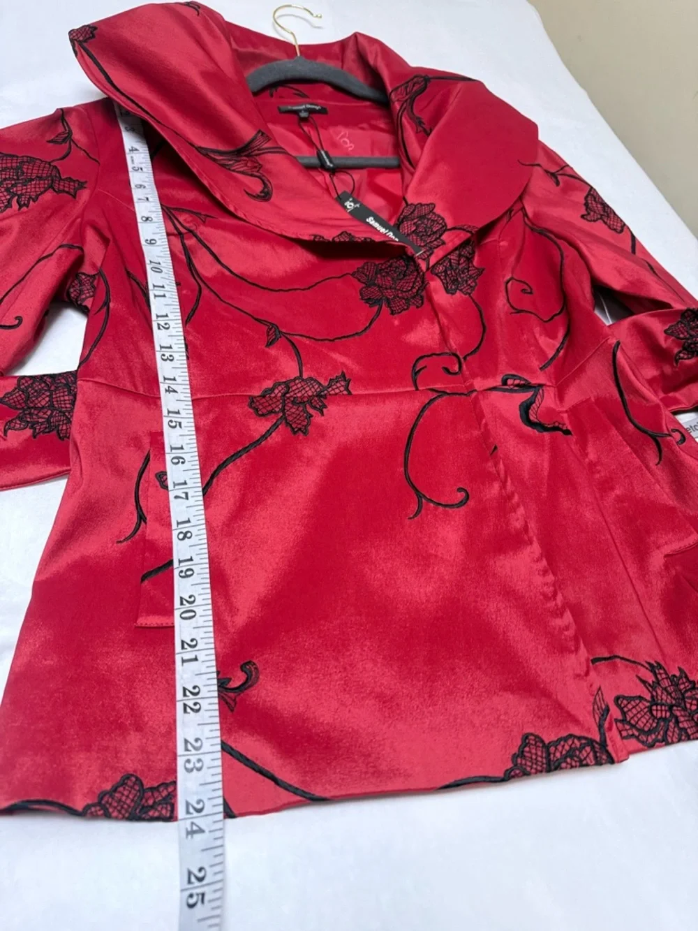 NWT 🔴Samuel Dong Red Satin Jacket with Black Label Detail🔴 - Picture 3 of 10